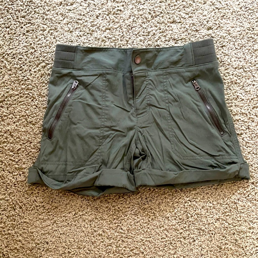 Athleta shorts cargo/Trekkie style